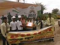 गया से स्नेह के धागों को लेकर आगे बढ चला दैनिक जागरण का रक्षा पर्व रथ