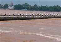 बिहार : फल्गु के सैलाब से मची तबाही …तटबंध टूटा, NH पर यातायात ठप