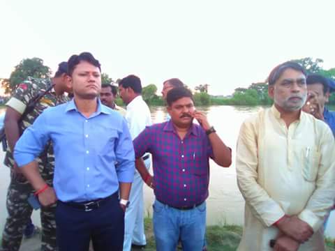 पुनपुन नदी में नाव पलटने से पंद्रह लोगों के डूबने की आशंका