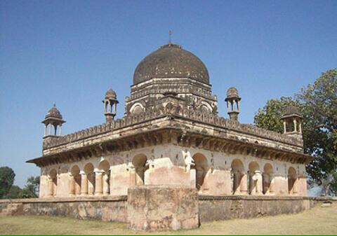 शमशेर खाँ का रौज़ा जो अपना पहचान खो रहा है….