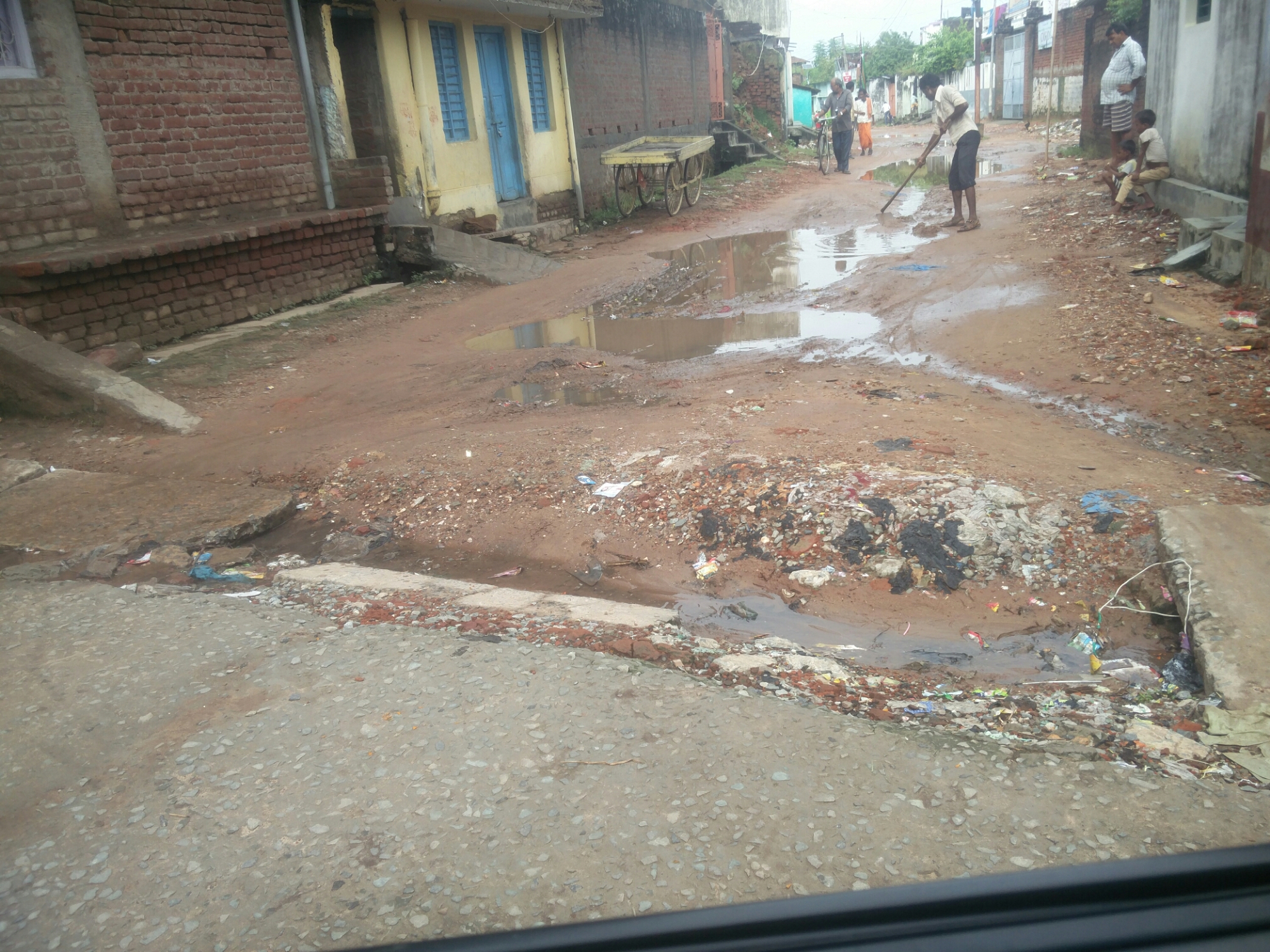 पुरानी शहर: 1 की० मी० की दुरी बढ़ा दिया इस नाले ने