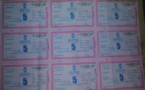 कार्डधारियों के बीच कुपन का वितरण