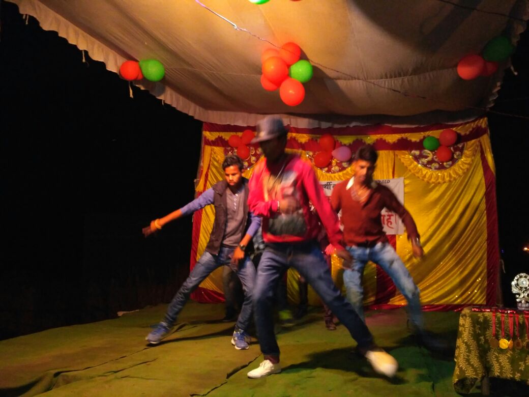 डांस प्रतियोगिता में अमित ने फिर से बाज़ी मारी