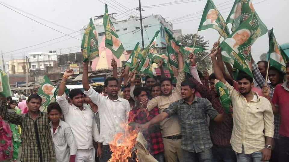 छात्र संघ राजद ने मूल्य वृद्धि के खिलाफ मोदी का पुतला फूंका