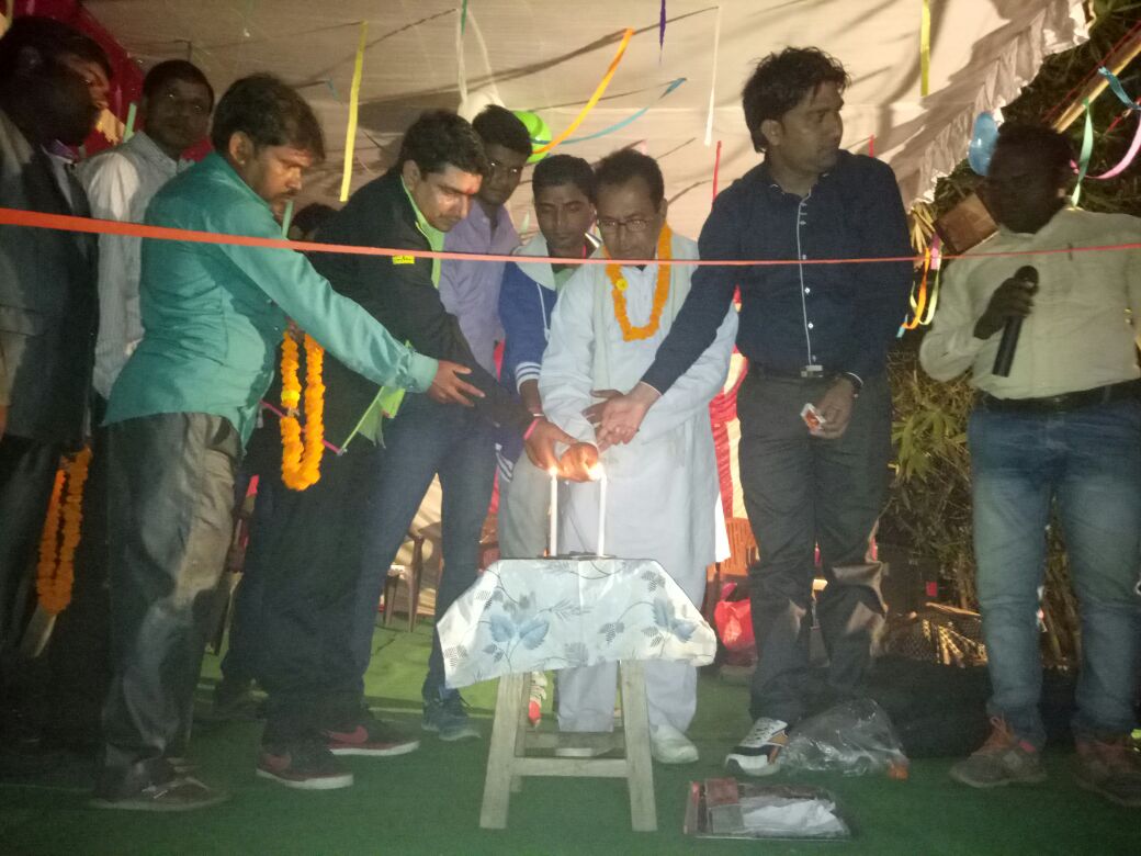 आंबेडकर नगर में ऑर्केस्ट्रा का जलवा, झूमे स्थानीय लोग