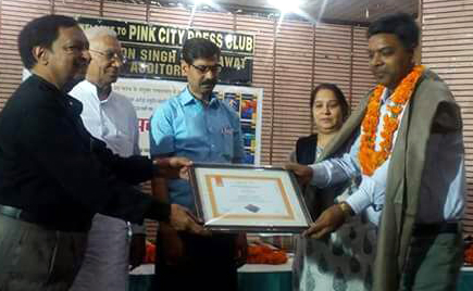 जयपुर ने सुनी संजय कुमार की “आवाज भी देह है”