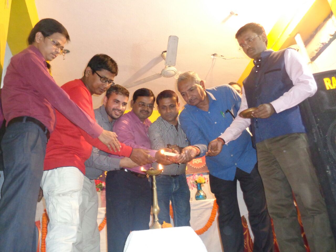 विद्यालय की तरफ से छात्रों को ई-लाइब्रेरी और कंप्यूटर लैब की सौगात