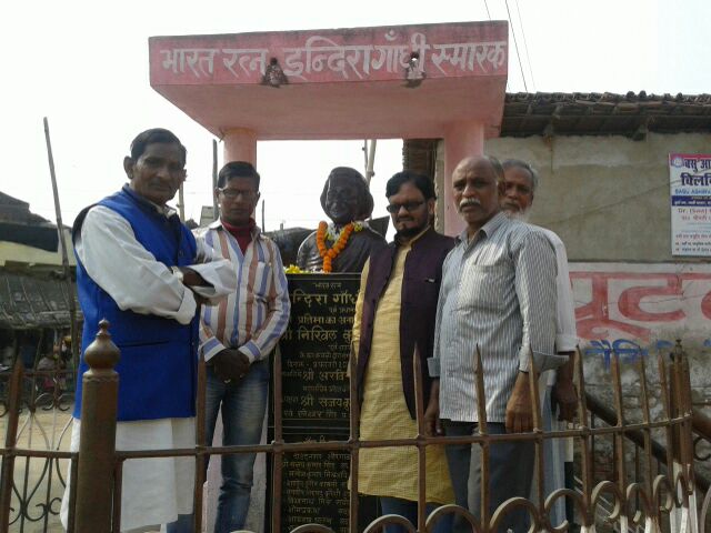 भारत रत्न इंदिरा गांधी के जन्मदिन पर कांग्रेसियों ने श्रद्धा सुमन अर्पित किये