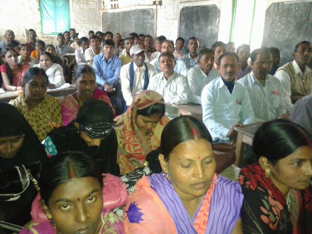 साक्षरता केंद्रों की समीक्षा हेतु टोला सेवकों की बैठक