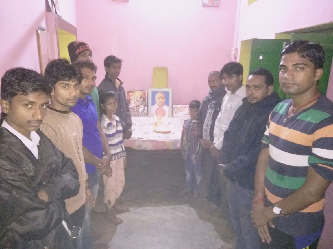 महात्मा ज्योतिबा फुले की पुण्यतिथि पर पुष्पांजलि अर्पित की गई