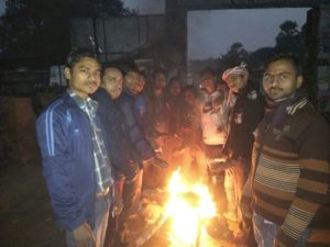 अभाविप के द्वारा जगह-जगह की गई अलाव की व्यवस्था