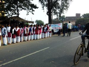 मानव श्रींखला बना लोगों को किया जागरूक