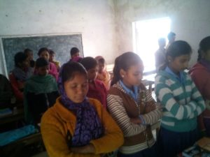 शिक्षक के मौत पर विद्यालय में जताया गया शोक