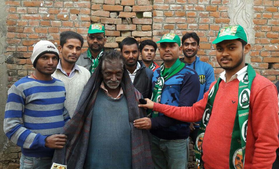 युवा राजद द्वारा गरीबों के बीच कम्बल वितरण