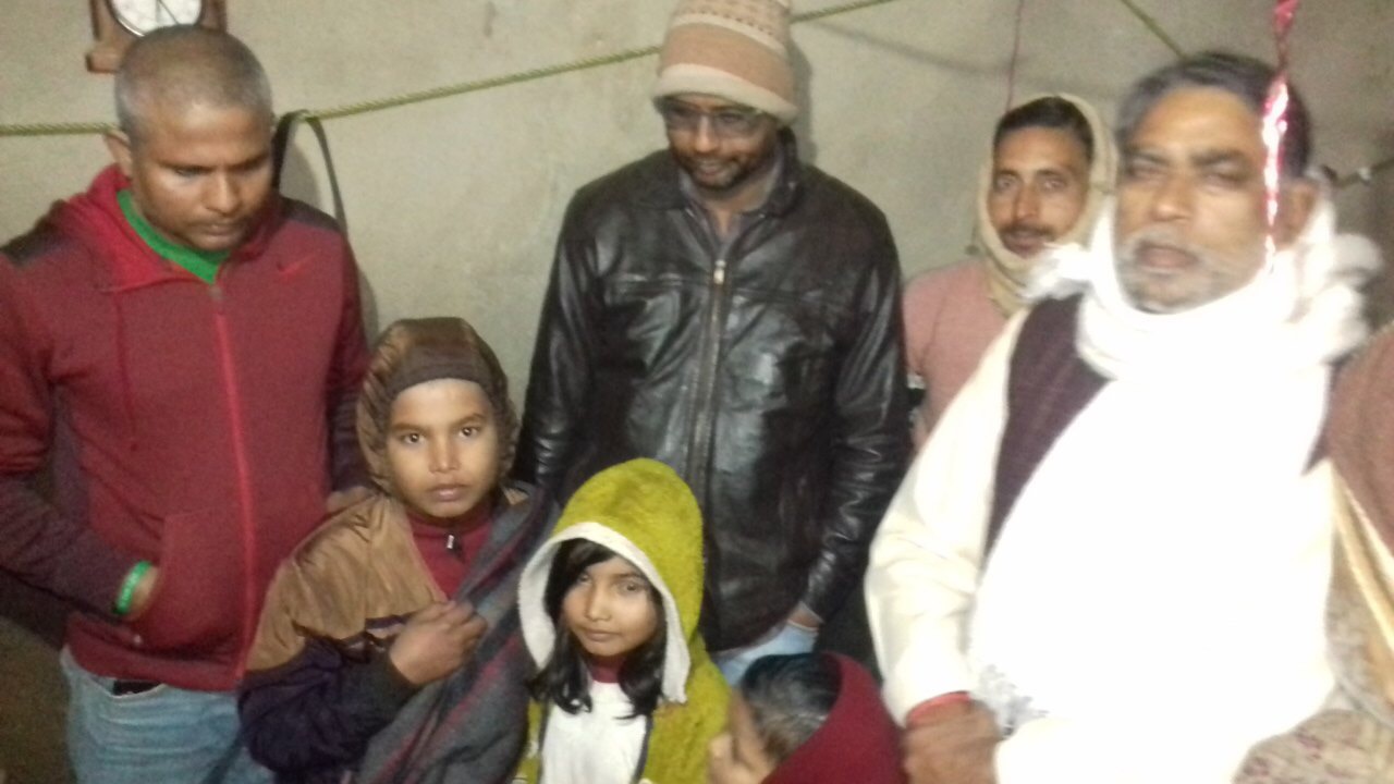 पीड़ित परिवार को मदद करने पहुँचा राजद परिवार