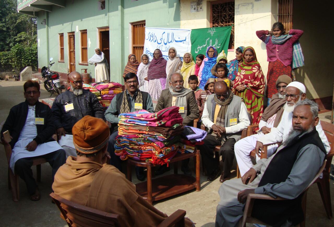 मुस्लिमाबाद और तरार में हुआ कम्बल वितरण, कल आजाद मैदान  दाउदनगर में होगा वितरण