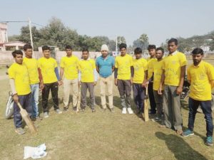 खिलाड़ियों की हौसला-आफजाई में यूवा राजद ने भेंट की टीशर्ट