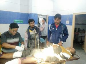 ट्रक व ट्रैक्टर के बीच टक्कर में दायां पैर कटकर बाहर