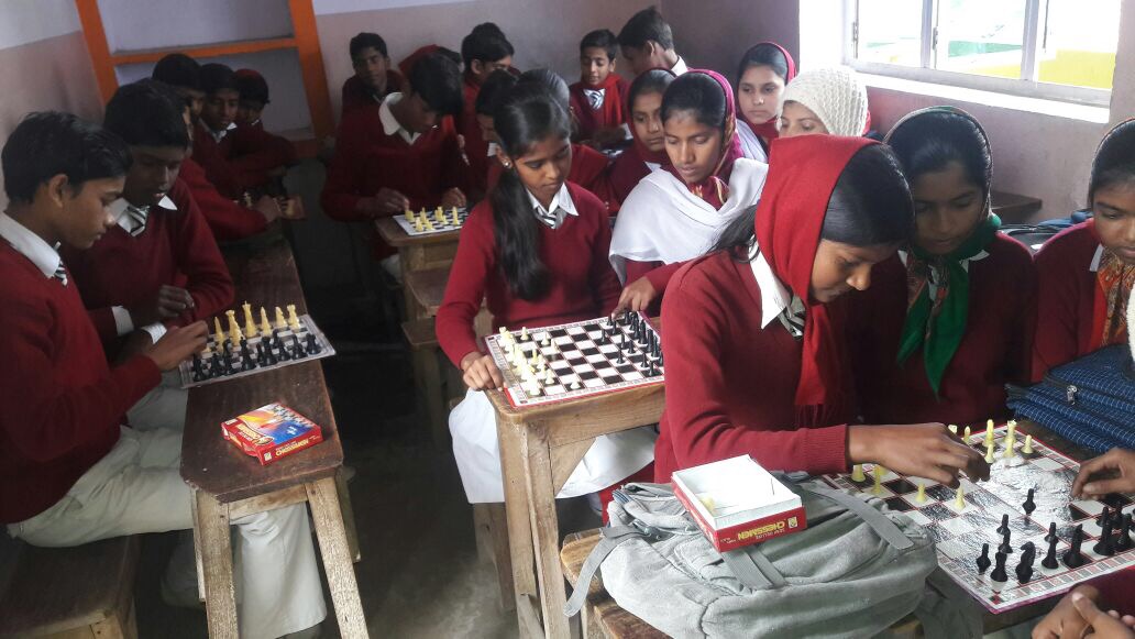 विचार गोष्टी के पश्चात छात्रों ने शतरंज प्रतियोगिता में हिस्सा लिया