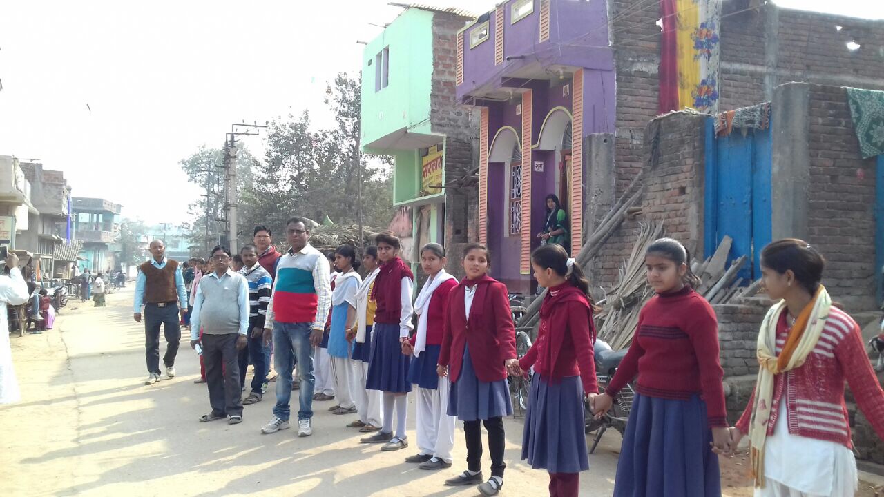 तनवीर अहमद शगिल के नेतृत्व में छात्रों ने लोगों को प्रेरित किया