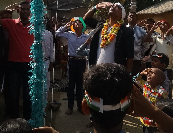 दुर्गा – एक प्रयास अशिक्षा के विरुद्ध के संचालक द्वारा झंडोतोलन किया गया