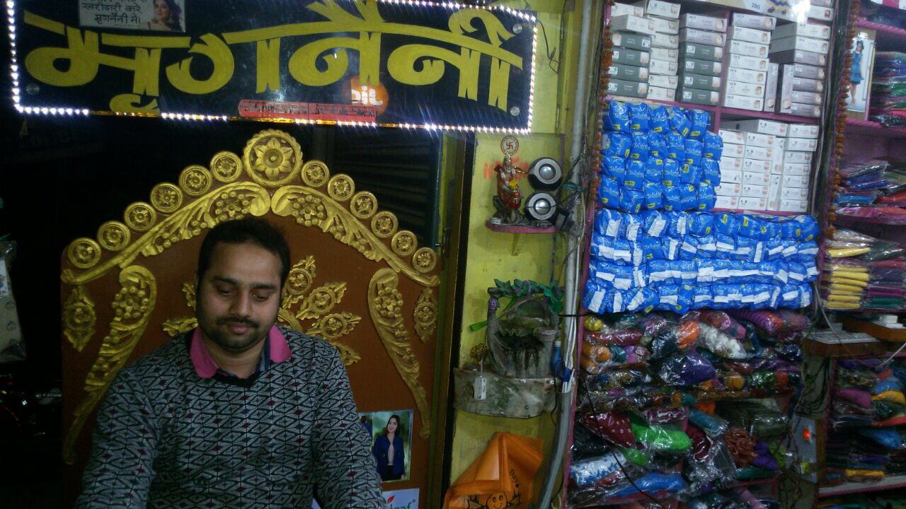 मृगनैनि स्टोर में सामने आया शॉप लिफ़्टिंग का मामला- सीसीटीवी में क़ैद हुई फ़ुटेज