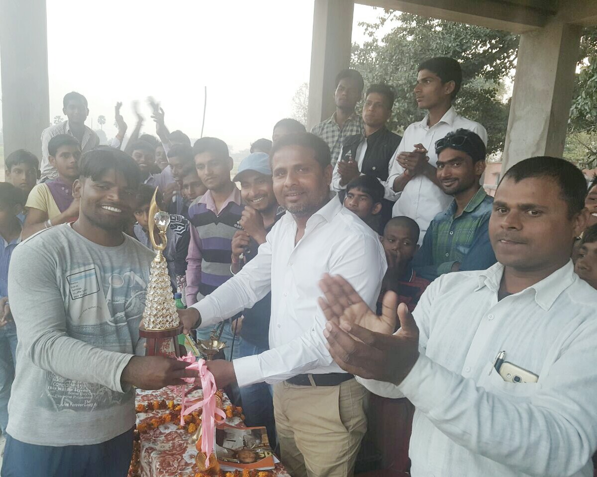 अकौनी में क्रिकेट टूर्नामेंट का फ़ाइनल मैच खेला गया