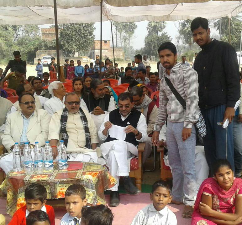 स्नातक कॉलेज की मांग को लेकर अभाविप ने केंद्रीय मानव संसाधन राज्यमंत्री को सौंपा ज्ञापन।