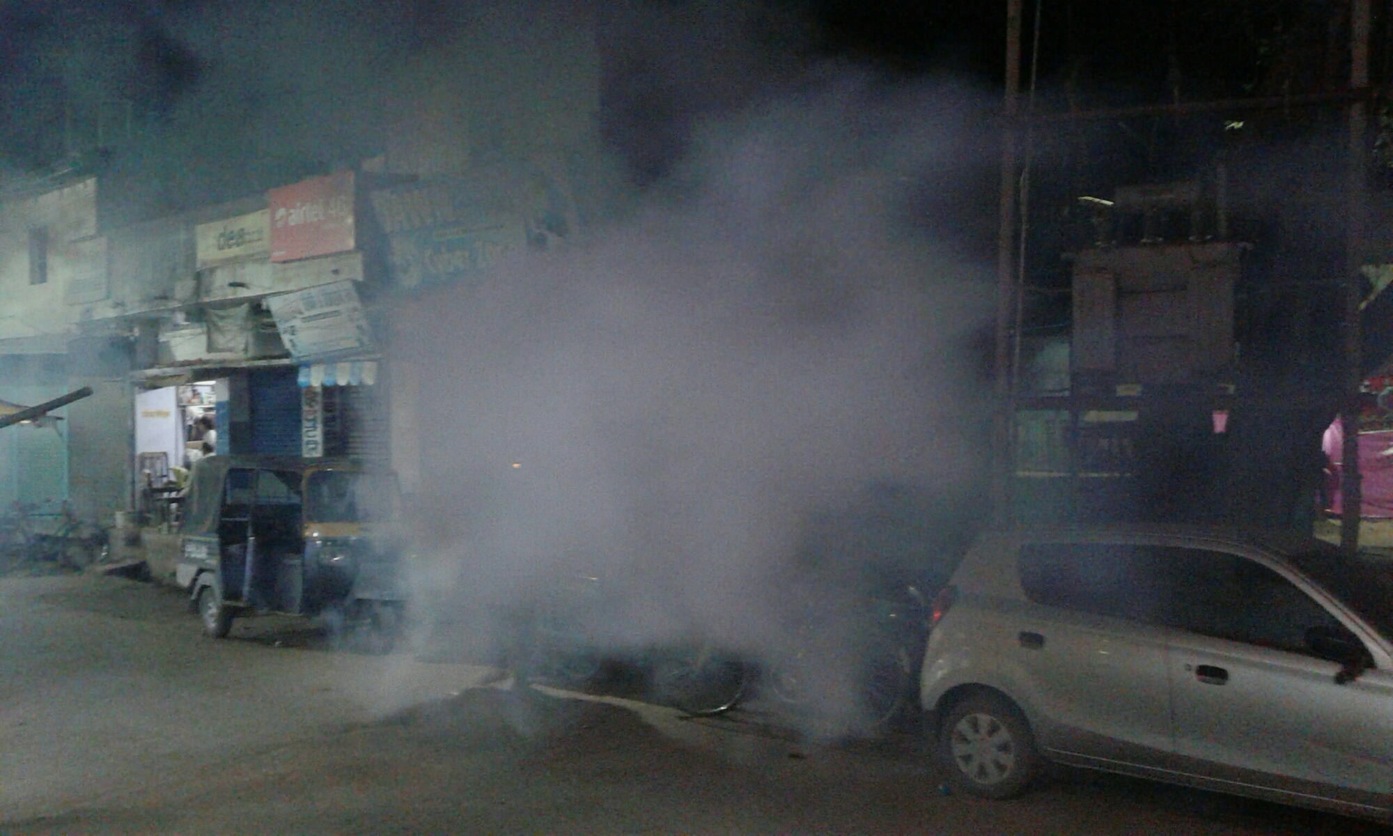 मच्छर रोधी धुँए छोड़े गए