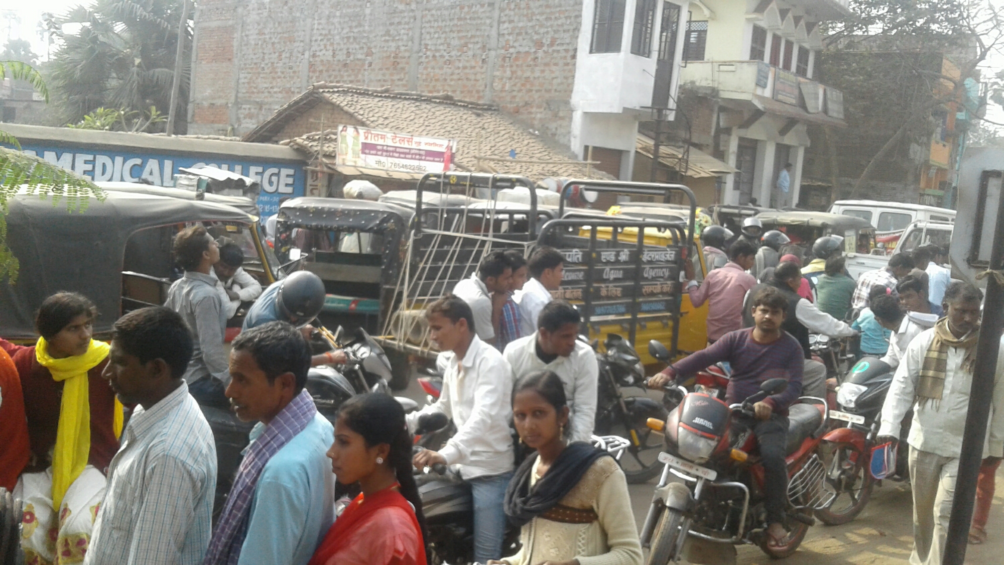 जाम से परेशान शहर वासी