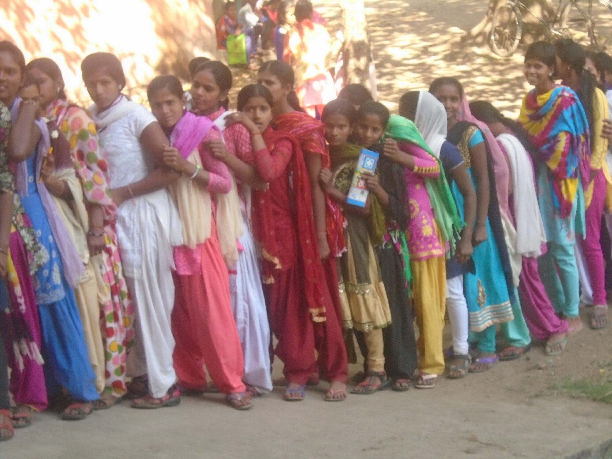 मैट्रिक के एडमिट कार्ड का वितरण हुआशुरू