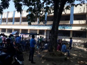 परीक्षा शुरू नहीं होने से विद्यार्थियों में दिखी नाराजगी