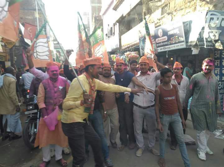 भाजपा नेताओं ने निकाला विजय जुलूस