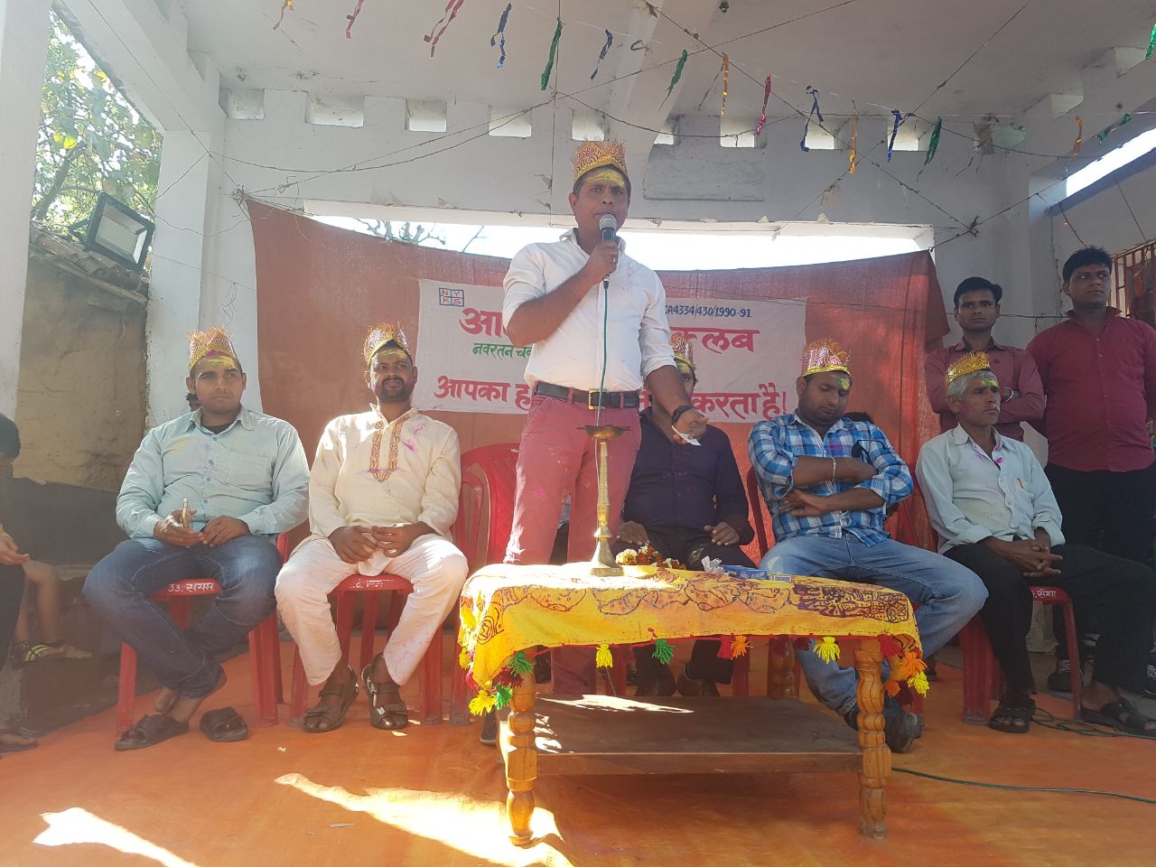 मटका फोड़ प्रतियोगिता का हुआ आयोजन 