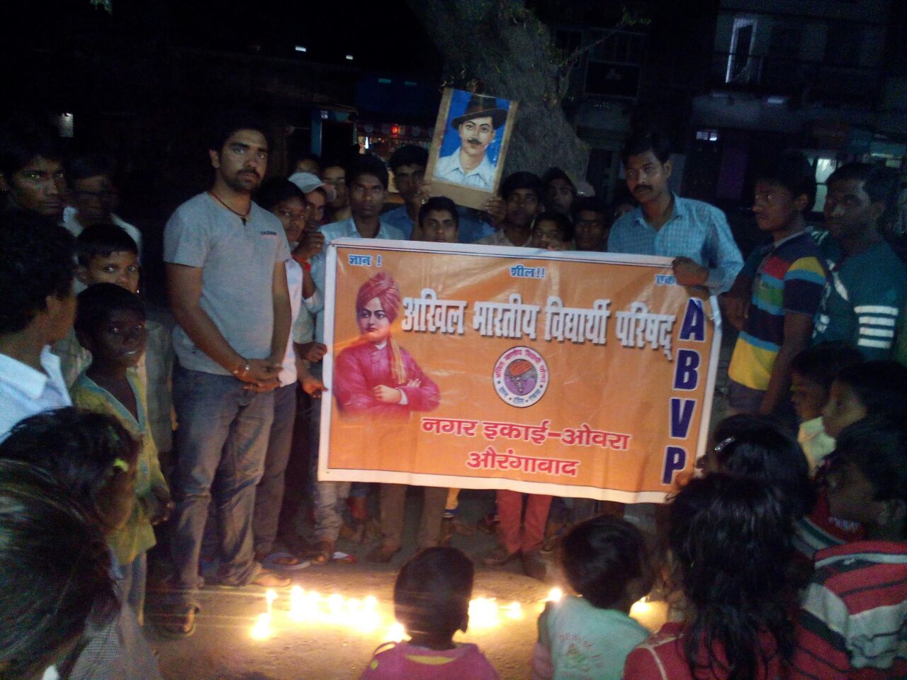 बलिदान दिवस के अवसर पर अभाविप ने निकाला केंडिल मार्च