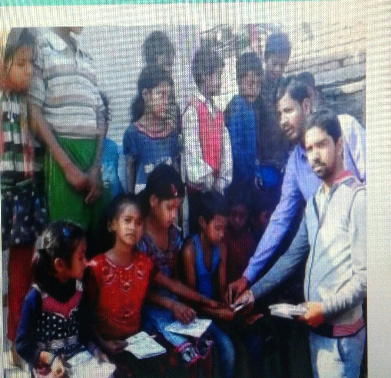 गरीब तथा दलित बच्चो को अभाविप  दे रही है निशुल्क शिक्षा 