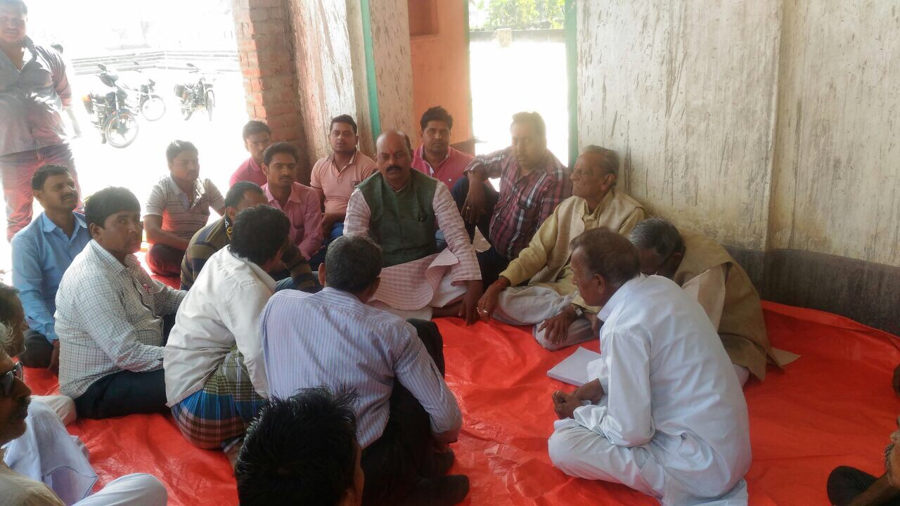 किसानों ने मुवावजे की माँग को किया तेज़- किसानों ने की एक बैठक