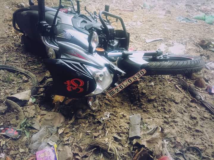 नहर में बरामद हुई लावारिस बाइक