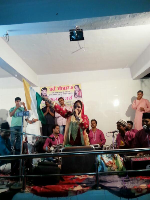 रात भर होता रहा कव्वाली का मुकाबला