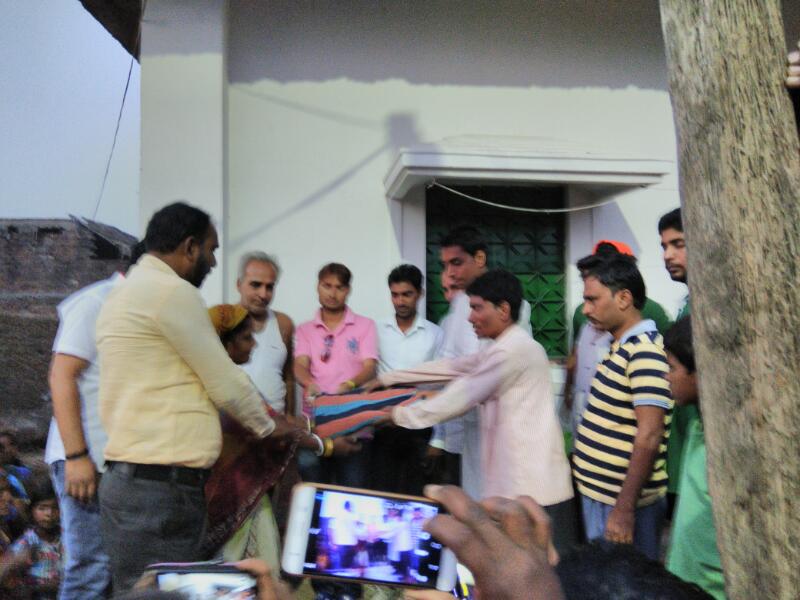 ट्रस्ट द्वारा की गई अगलगी पीड़ितों की मदद