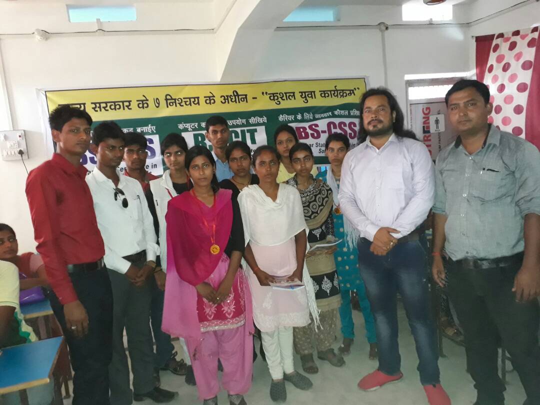       पुरस्कार वितरण समारोह में   विजेता प्रतिभागियों को किया गया पुरस्कृत