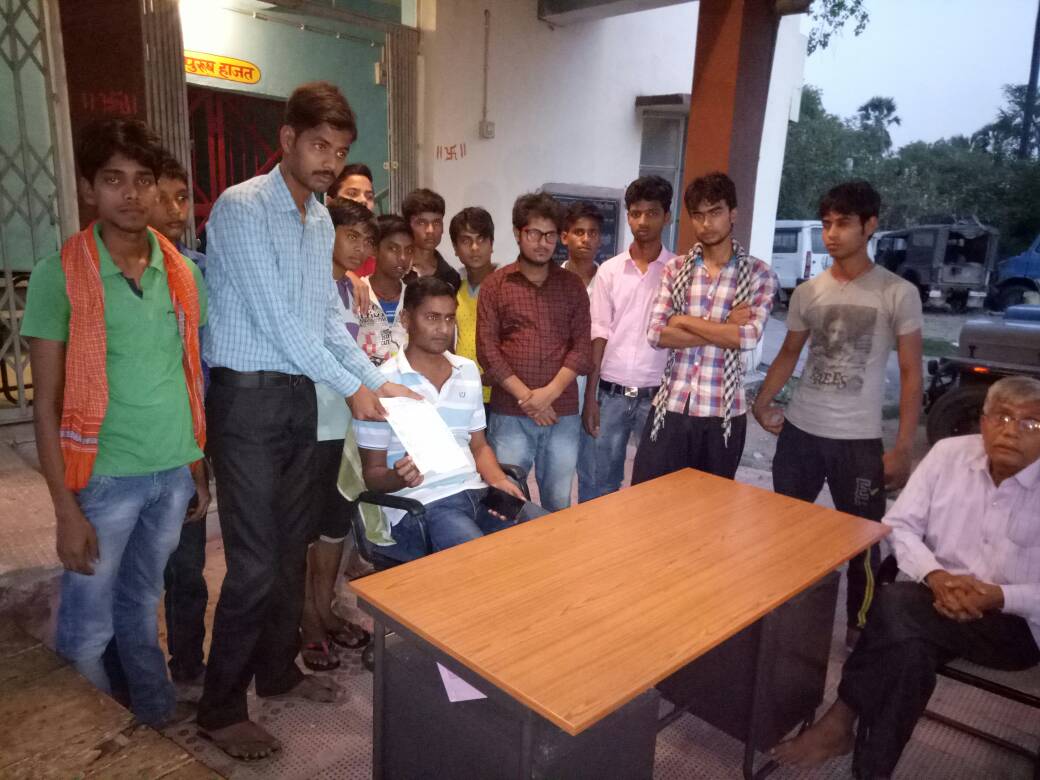 अभाविप ने छात्राओं की सुरक्षा की मांग को लेकर थानाध्यक्ष से मिले तथा सौंपा ज्ञापन