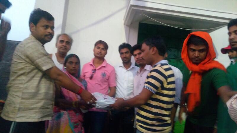 अगलगी से प्रभावित लोगों के साथ में आया चेरिटबल ट्रस्ट