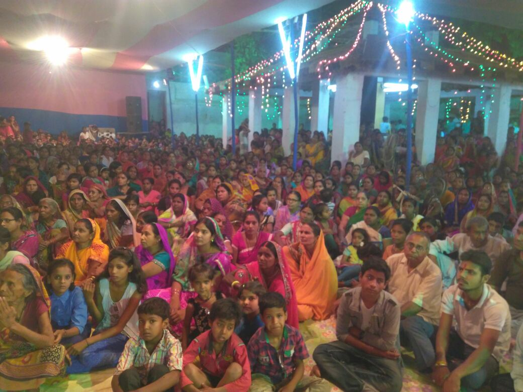 सभी भक्तों पर भगवान बनाये रखते हैं बराबर कृपा