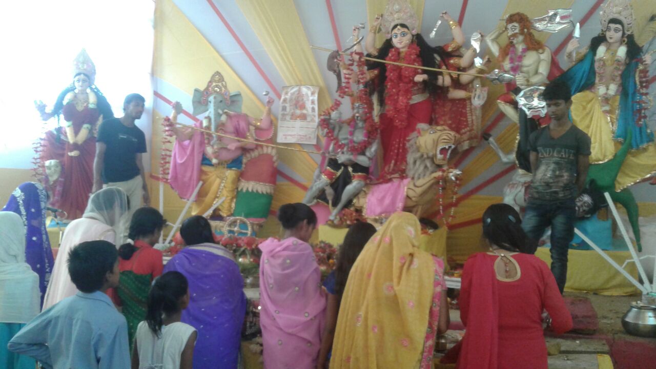 पट खुलते ही दुर्गा माँ की दर्शन को उमड़ी भीड़