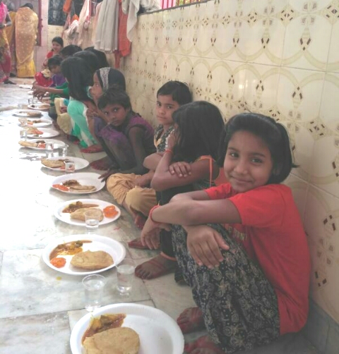 किया गया कन्या पूजन