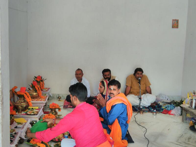 प्राचीन शिव मंदिर में शांति पाठ और अखंड का आयोजन किया गया