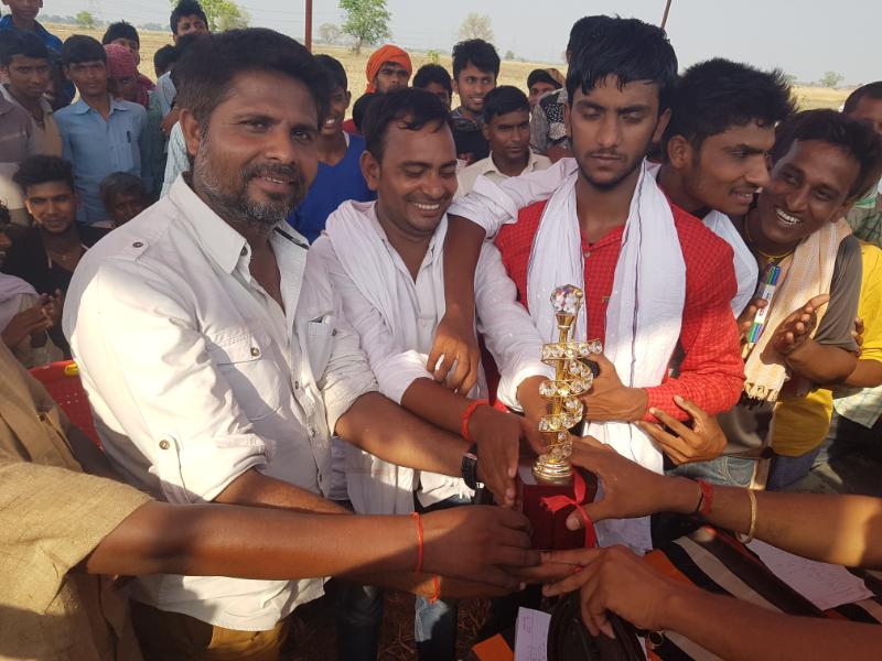 क्रिकेट टूर्नामेंट का फ़ाईनल मैच हुआ