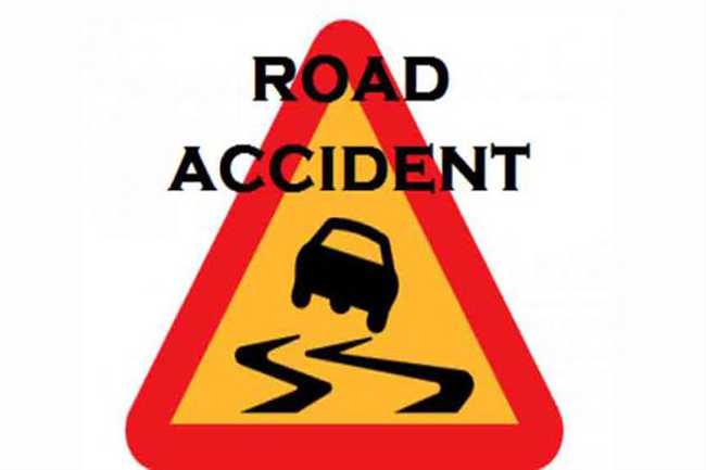 सड़क दुर्घटना में दो युवक जख़्मी