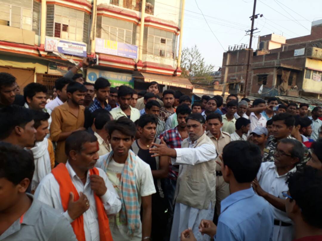 हत्या के बाद ग्रामीणों का बढ़ा आक्रोश,किया सड़क जाम